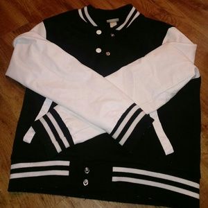 Balck and white boomer jacket(sleeves are leather)